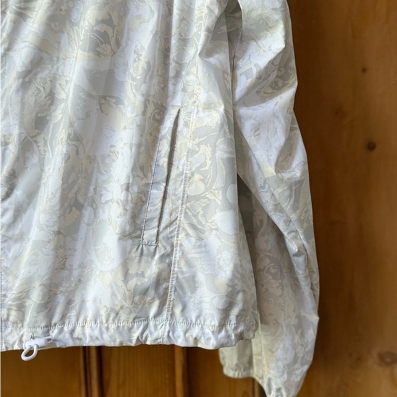 Zella Rec Room Floral Print Jacket In White Multi Elizabeth Floral - Picture 3 of 9